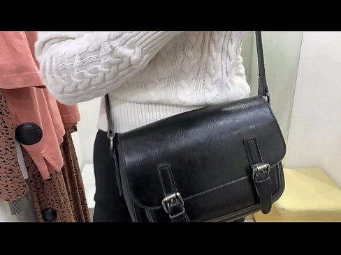 ❤️ ʻO ka masturbation lehulehu o FeralBerry ʻōpio me kahi dildo i loko o ka lumi kūpono Sex video ia makou ❌
